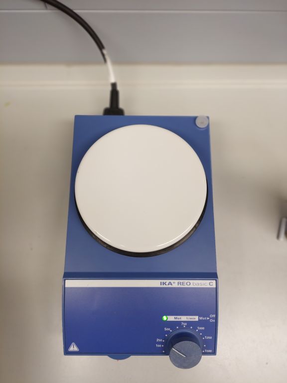 IKA REO basic C magnetic stirrer with magnetic stirring bars