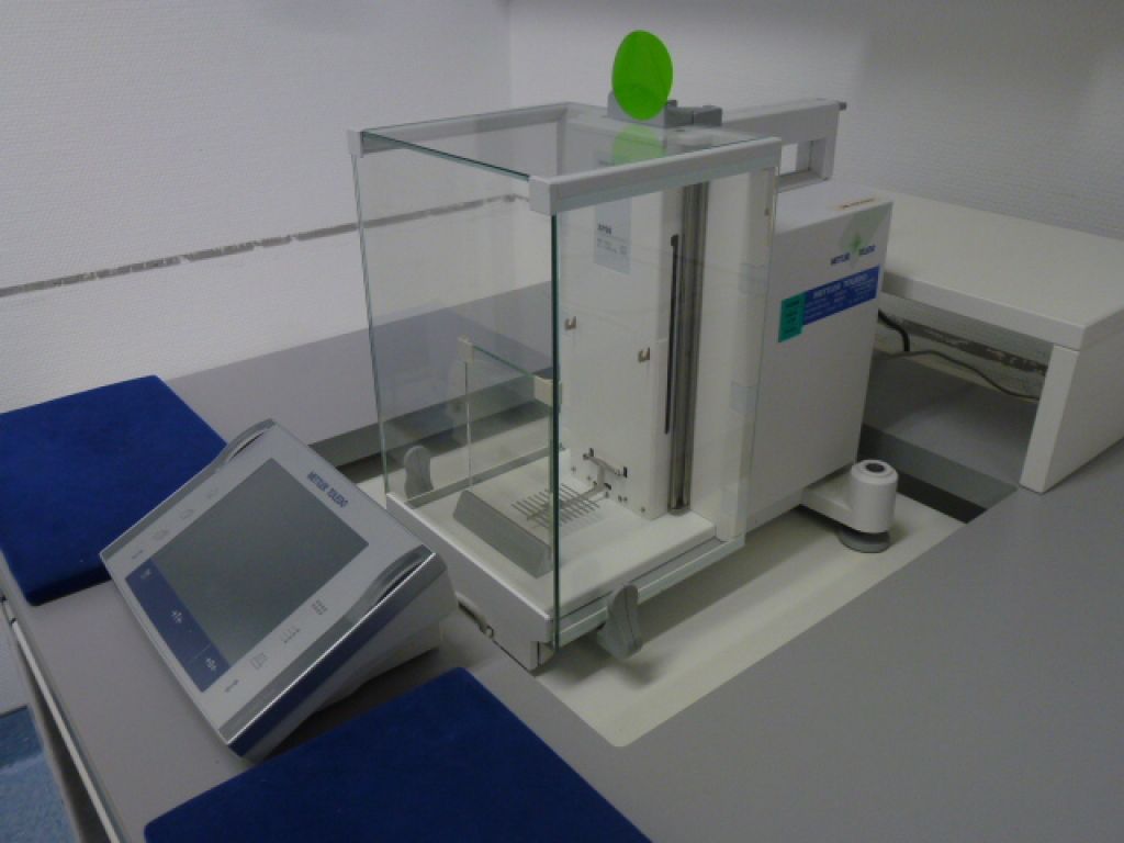 Mettler XP56 Comparator Microbalance   Max: 52g  -- Read: 1µg