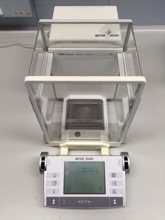 Mettler AX205DR Analysenwaage 200g -- 0,01mg / auch geeicht lieferbar