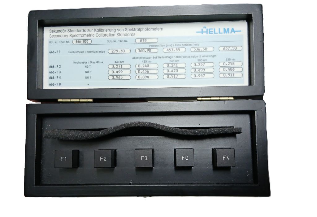 Analytik Jena SPECORD 200 PLUS – Hochpräzises UV/Vis-Zweistrahl-Spektralphotometer inklusive Software, Kalibrierungsset