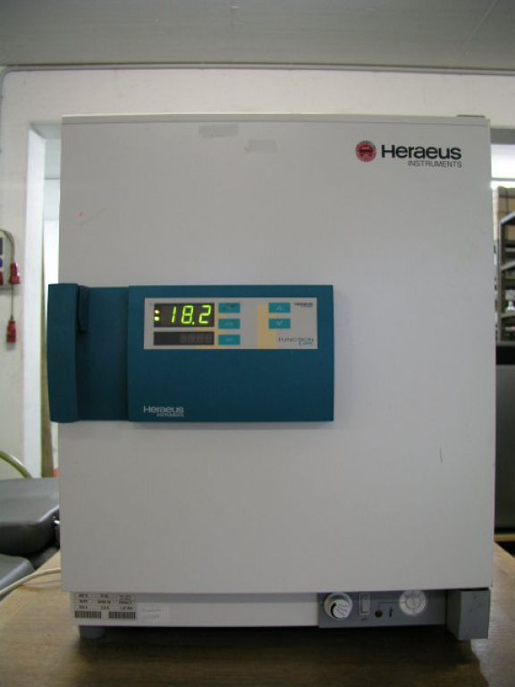 Heraeus UT6P Oven  > 250°  64 Liter