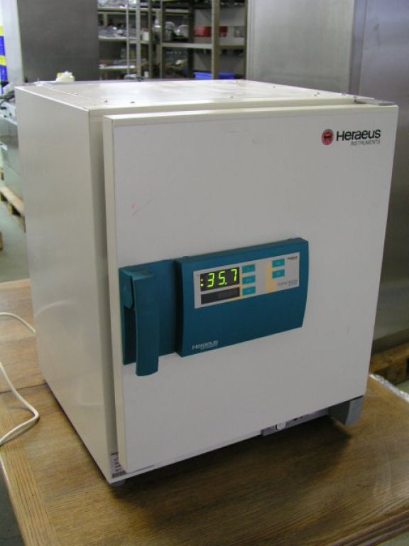 Heraeus T6 Oven  > 250°  57 Liter