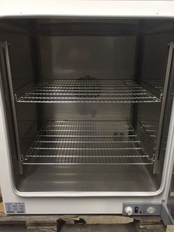 Heraeus UT20 Oven  210 Liter -- 250°