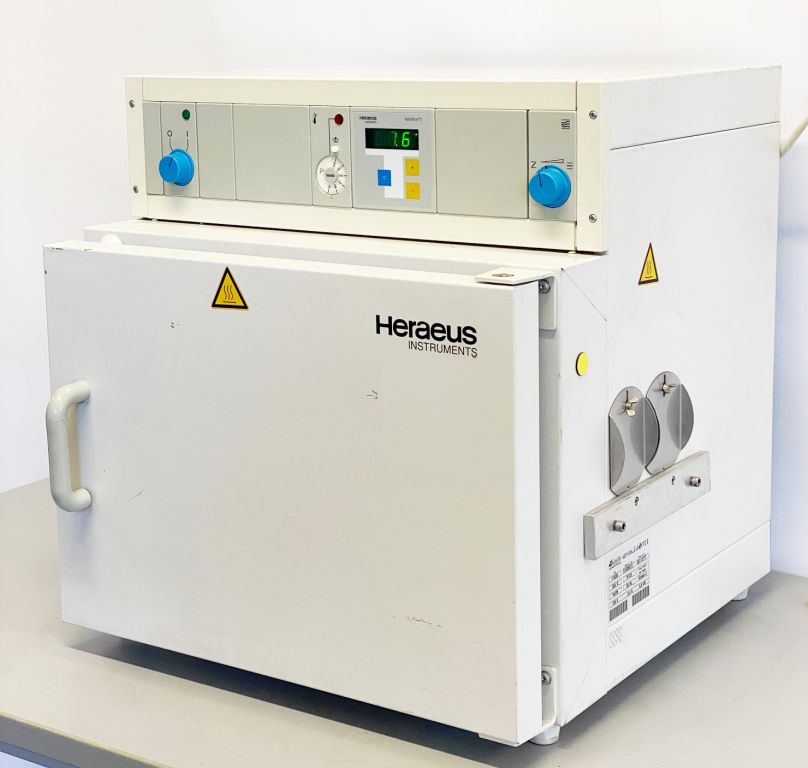 Heraeus T6030 Oven, Trockenschrank, 30 Liter, 300°C, 4 Messöffnungen / Durchführungen
