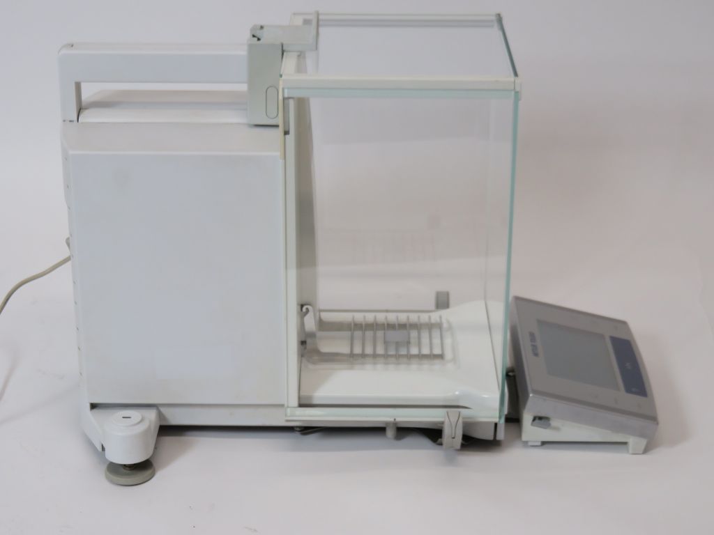 Mettler XS205DU  Analytical Balance  like new