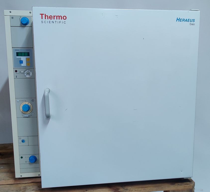 Heraeus UT 6200 heating cabinet, 300°C