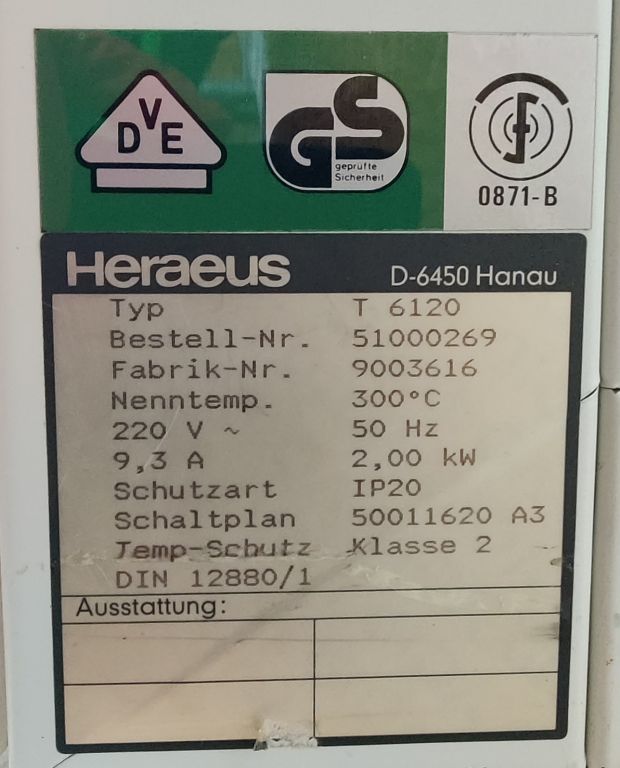 Heraeus T6120 Oven, 120 Liters of Volume, 300°C, Sightglass, Inner Lamp,