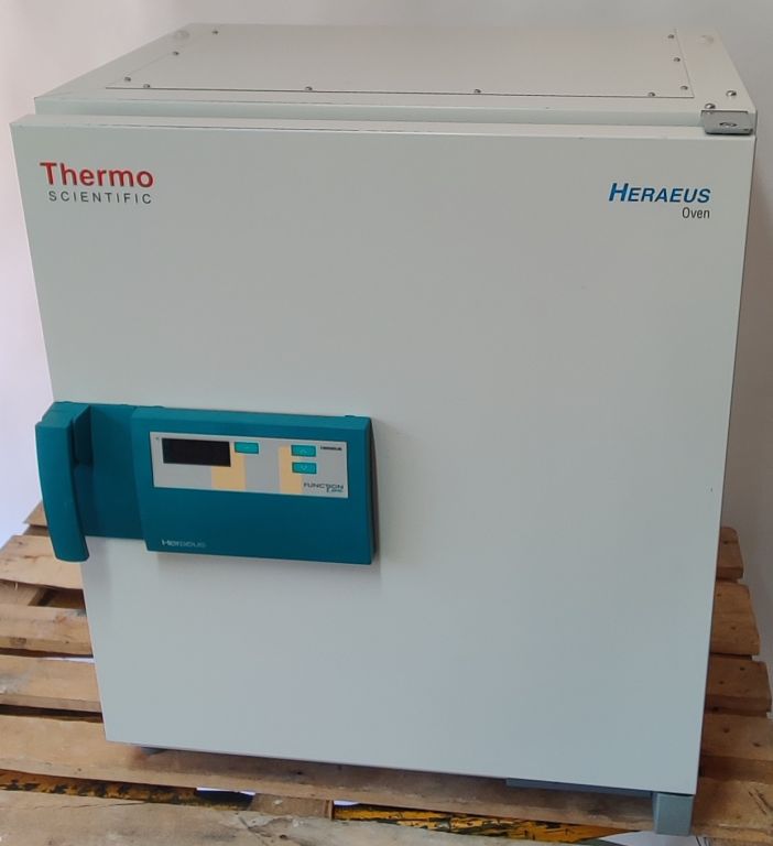 Heraeus B12 Incubator, 131 Liters