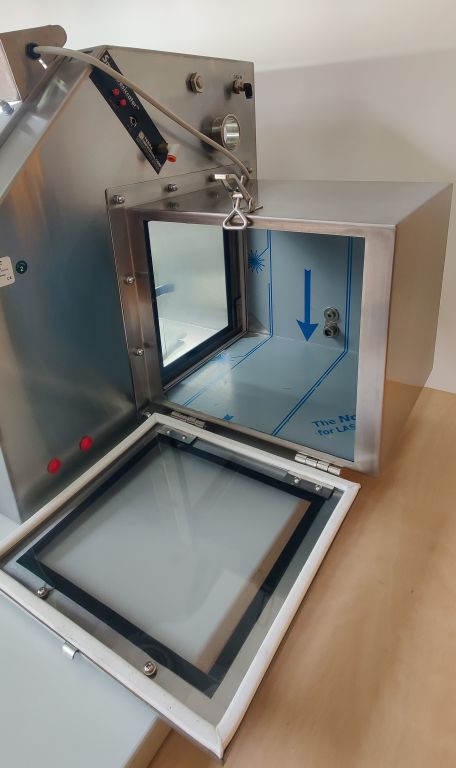 Terra-Universal Smart Glovebox mit Standard Air Lock