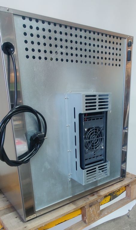 Memmert IPP400 Peltier cooled Incubator