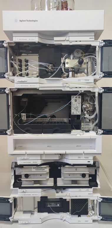 Agilent 1260 Infinity II HPLC Complete System with Quat, Degasser, Vialsampler, TCC, DAD