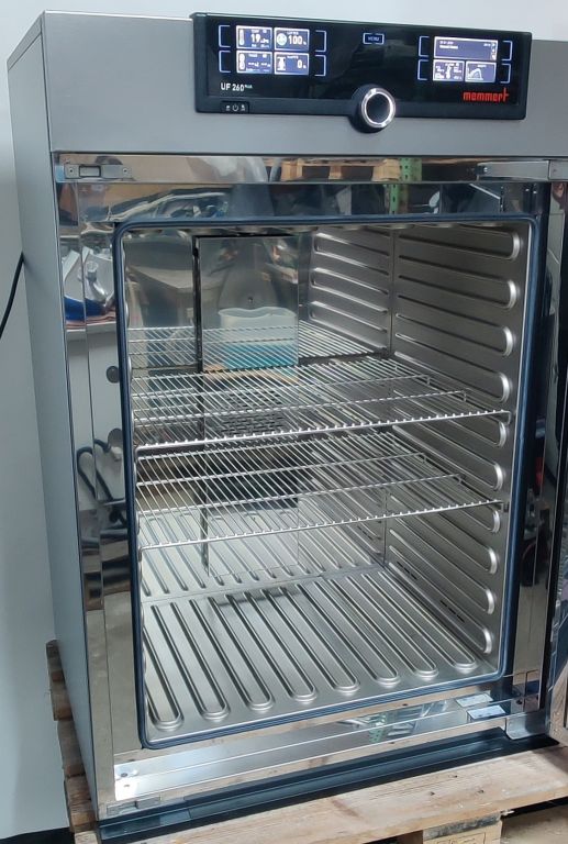 Memmert UF 260 Plus bis +300 °C