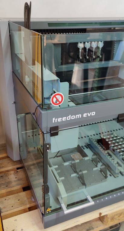 Tecan Freedom Evo-2 100 Base Pipettierroboter