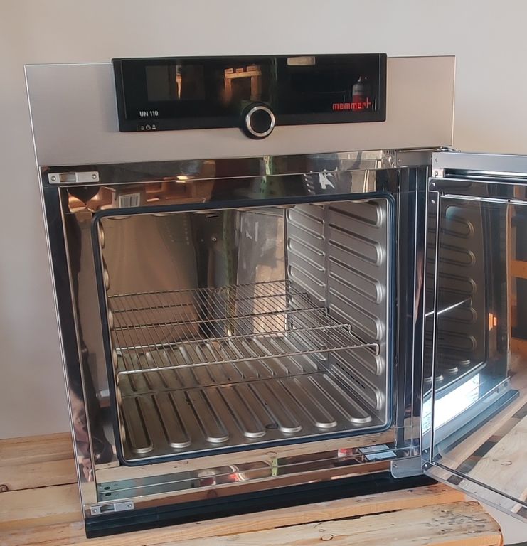 Memmert UN 110 Universalschrank, 300°C