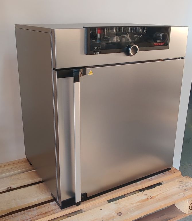 Memmert UN 110 Universalschrank, 300°C