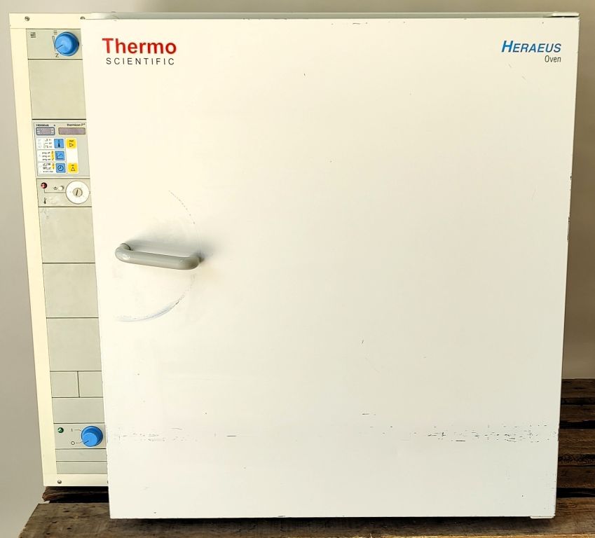Heraeus Kendro UT6200 Trockenschrank mit ThermiconP Steuerung, 300°C