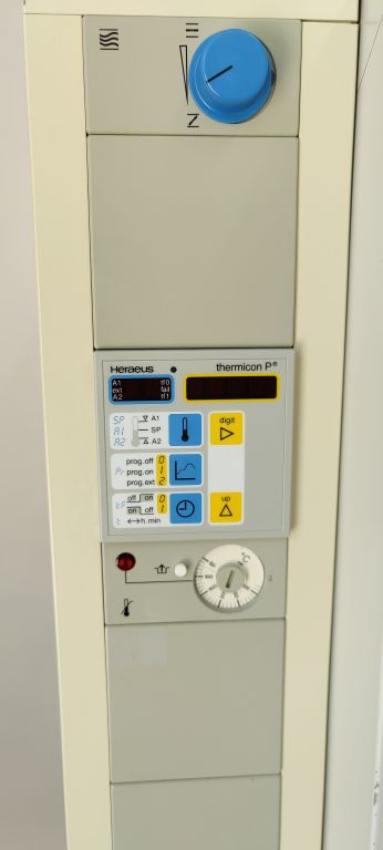 Heraeus Kendro UT6200 Trockenschrank mit ThermiconP Steuerung, 300°C