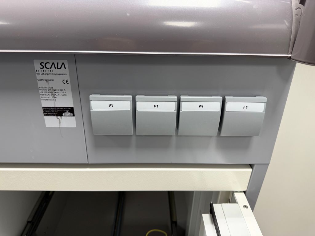 Waldner Scala Niedrigraum Tischabzug mit FWF90 und Säure/Laugenschrank aus 2023