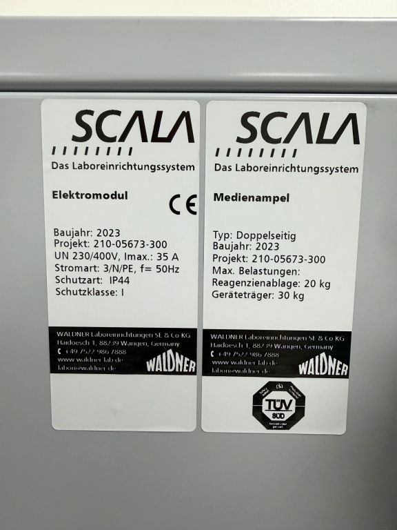 Waldner Scala Medienampel, 120cm breit, doppelseitig bestückt mit SA, He, N2, H2 und Steckdosen, perfekt für Massenspektrometer