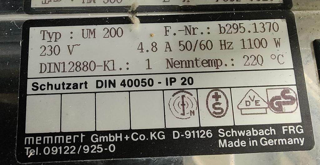 Memmert UM200 Oven, 220°C, 32L