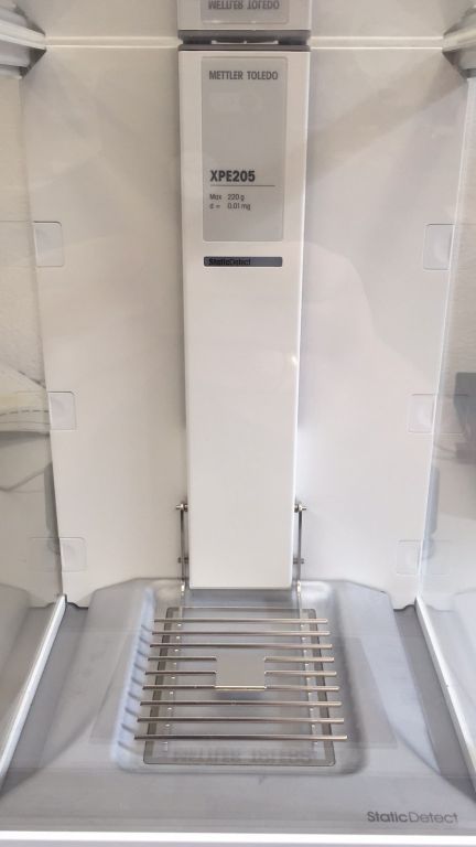 Mettler XPE205 Analysenwaage -- 220g -- 0,01mg  --