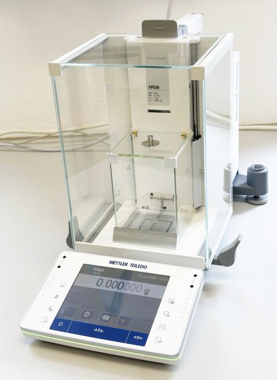 Mettler Toledo XPE26/M, Micro-Analytical Touch Screen Balance, 22g Capacity, 1µg Readability