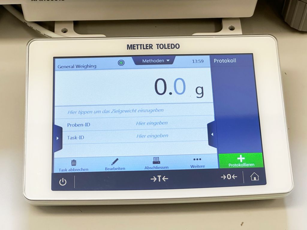 NEW METTLER-TOLEDO Precision Scale Excellence XPR10001L/M, calibrated version, with barcode scanner and LABX software.