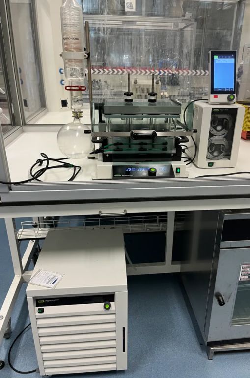 Büchi SyncorePlus Polyvap Crystal Rack R6 mit V-300 Vakuumpumpe und I-300 Pro Controller und F-308 Umlaufkühler