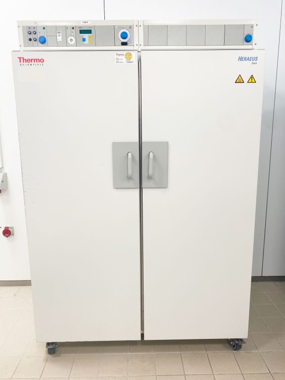 Thermo Heraeus T6760 Oven, 300°C, 751 Liter Volume, 4 Shelves,