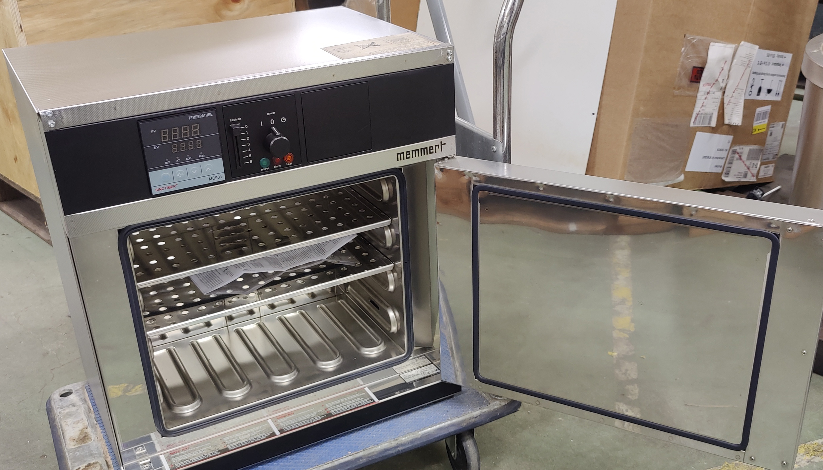 labstuff.eu Memmert UM200 Oven, 220°C, 32L