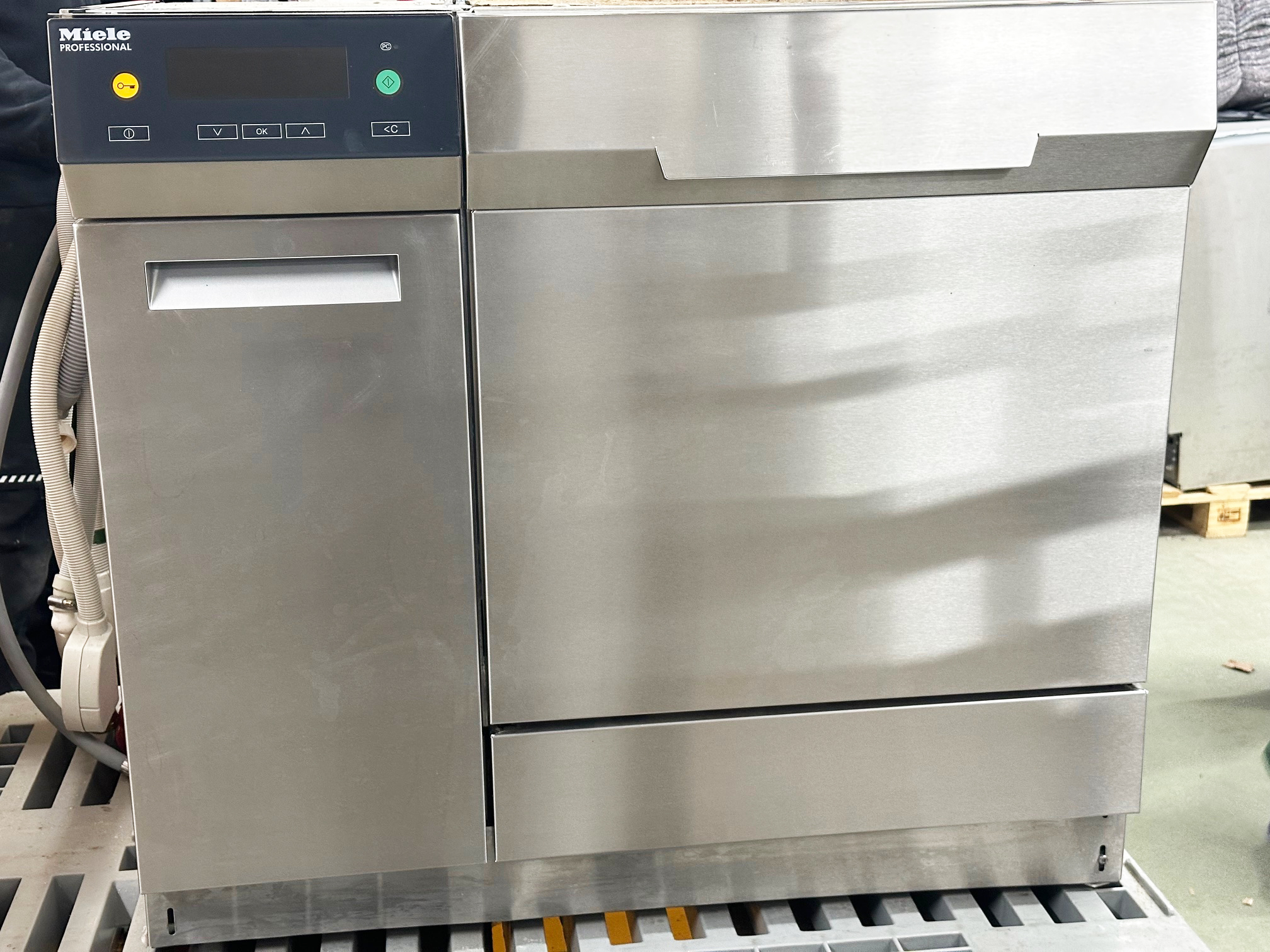 labstuff.eu - Miele PG 8535 AE AD SST washer-disinfector