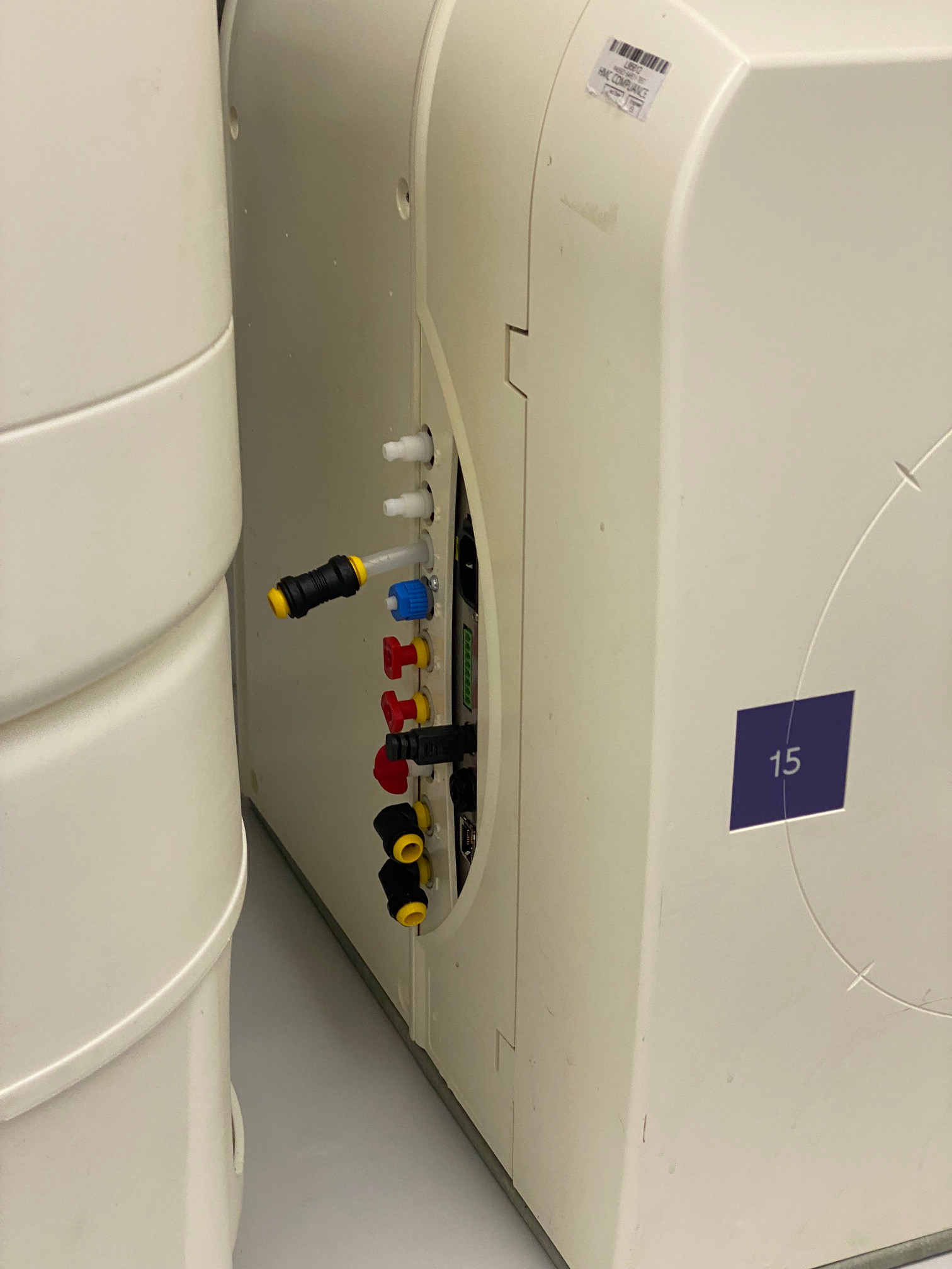 labstuff.eu - Millipore Elix15 Advantage with 30 L Storage