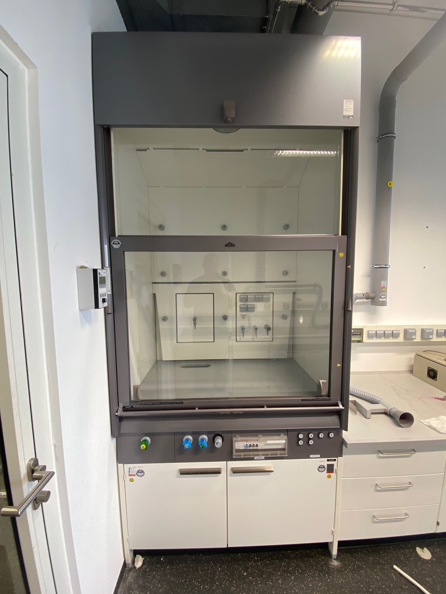 labstuff.eu Waldner Scala Bench Mounted Fume Hood, 1200mm
