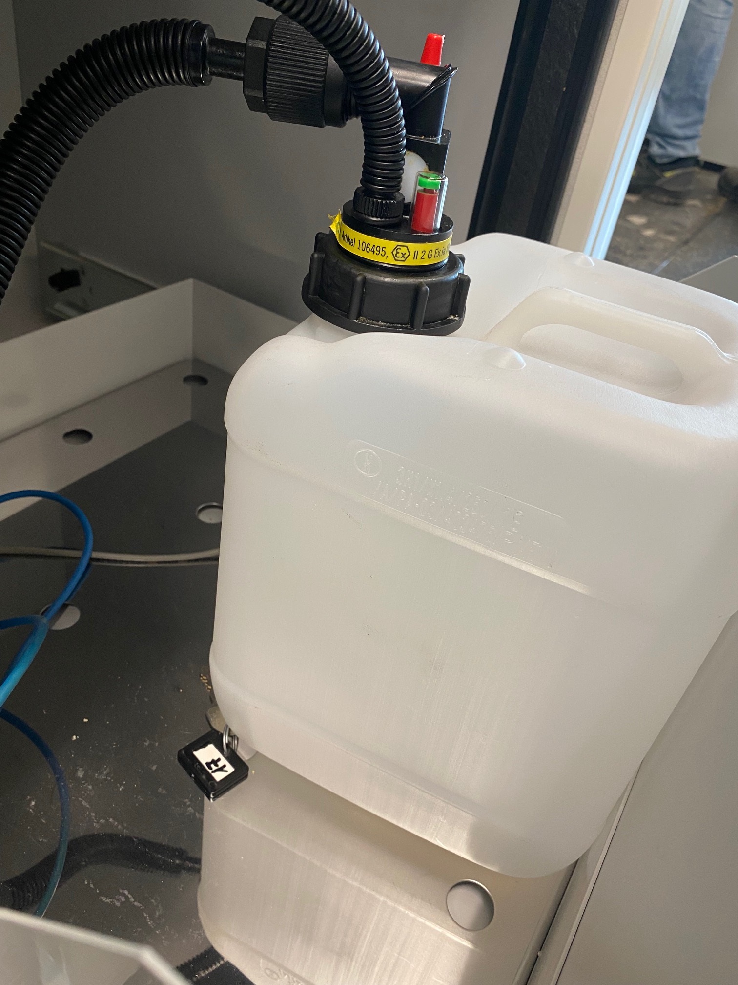 labstuff.eu Waldner Scala Bench Mounted Fume Hood, 1500mm, with lots