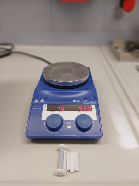 IKA RCT basic Magnetrührer mit Heizung und Magnetrührstäben