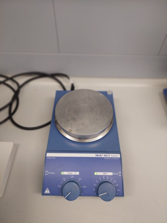 IKA RCT Basic analogue magnetic stirrer, with magnetic stirring bars
