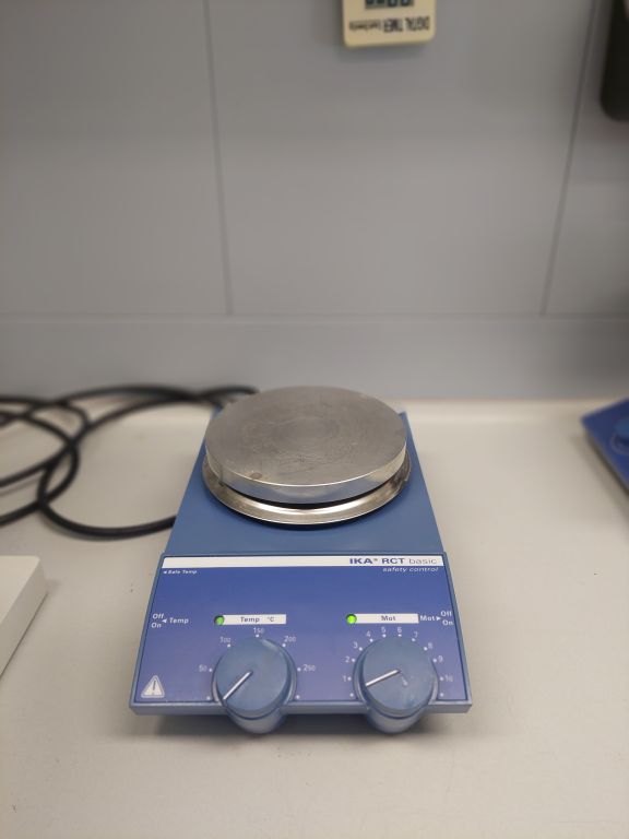 IKA RCT Basic analogue magnetic stirrer, with magnetic stirring bars