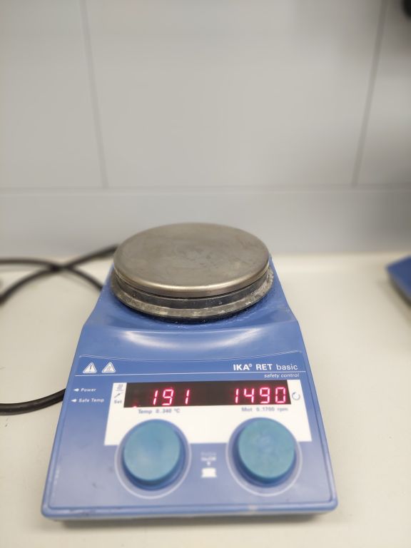 IKA RET basic Magnetrührer mit Heizung und Magnetrührstäben