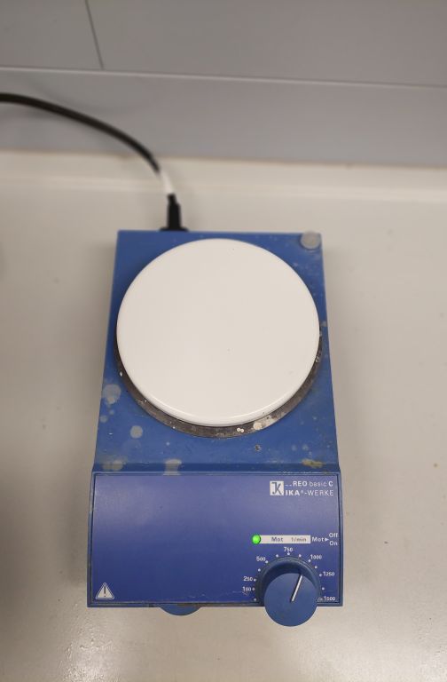 IKA REO basic C Magnetrührer mit Magnetrührstäben
