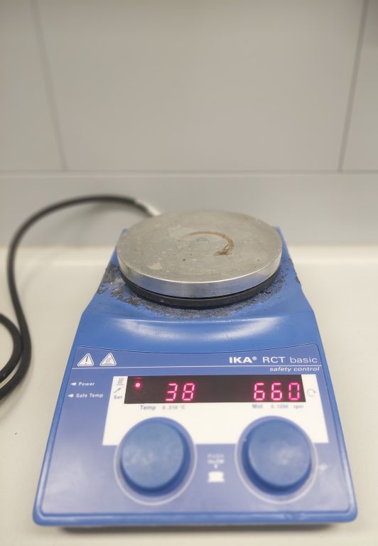 IKA RCT basic Magnetrührer mit Heizung und Magnetrührstäben