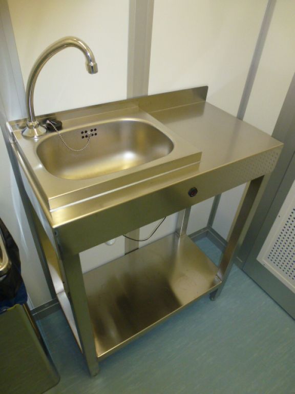 Stainless Steel Sink with Sensor for touchless cleaning