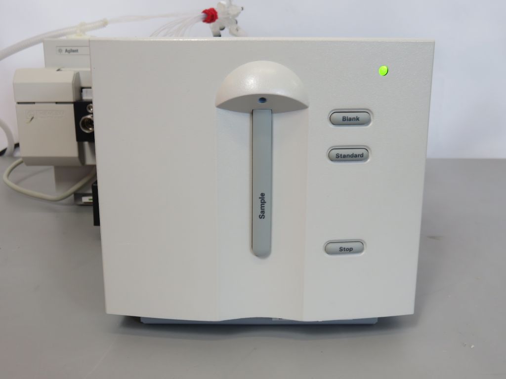 Agilent 8453 UV/VIS Photometer mit Multicell 8-fach Küvettenschlitten, perfekt für Dissolution