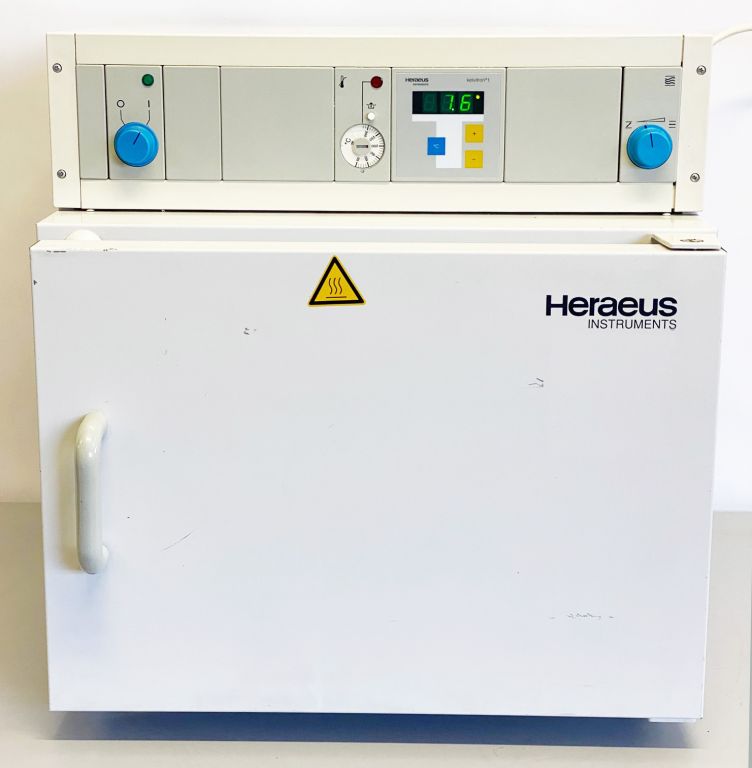 Heraeus T6030 Oven, Trockenschrank, 30 Liter, 300°C, 4 Messöffnungen / Durchführungen
