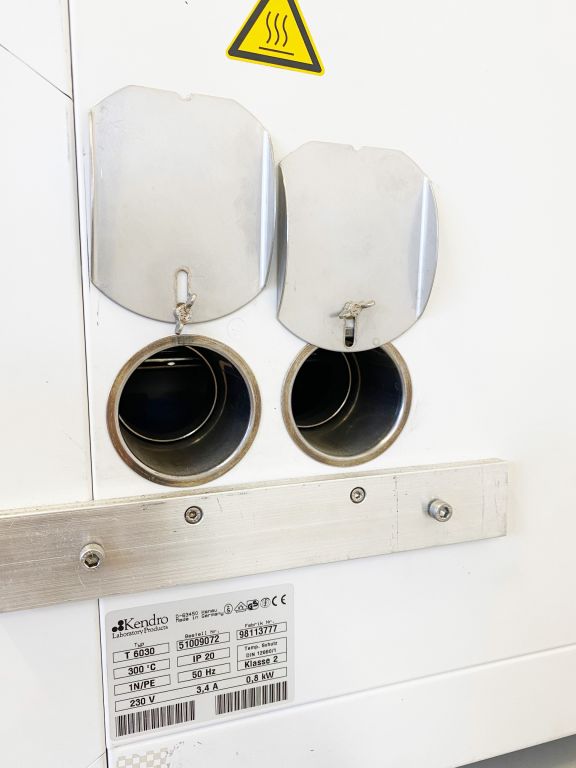 Heraeus T6030 Oven, Trockenschrank, 30 Liter, 300°C, 4 Messöffnungen / Durchführungen