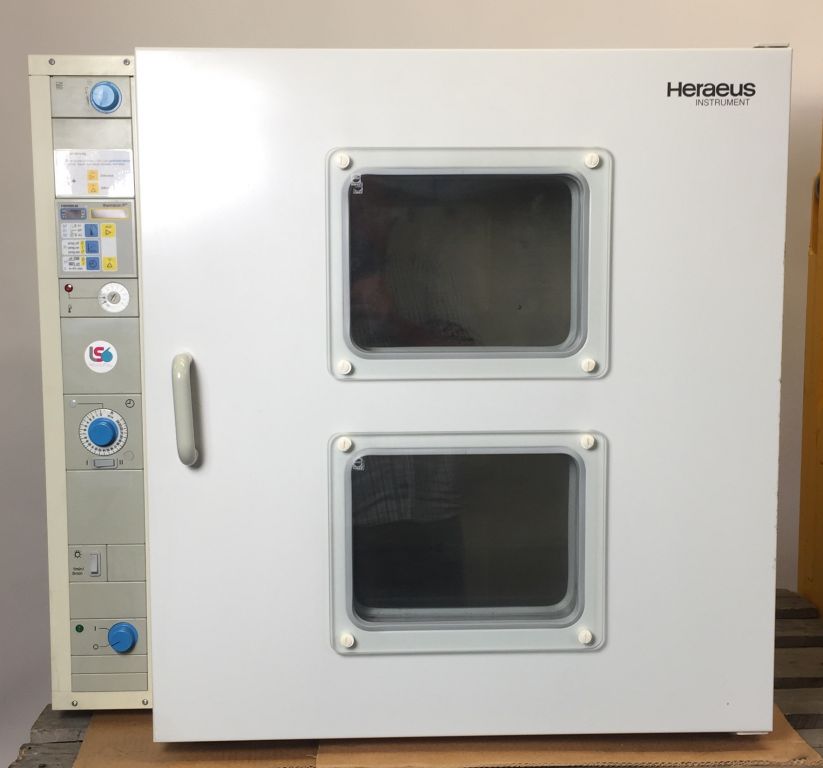 Heraeus Kendro UT6200 Oven with 2 Sightglasses and ThermiconP Controlling, 300°C