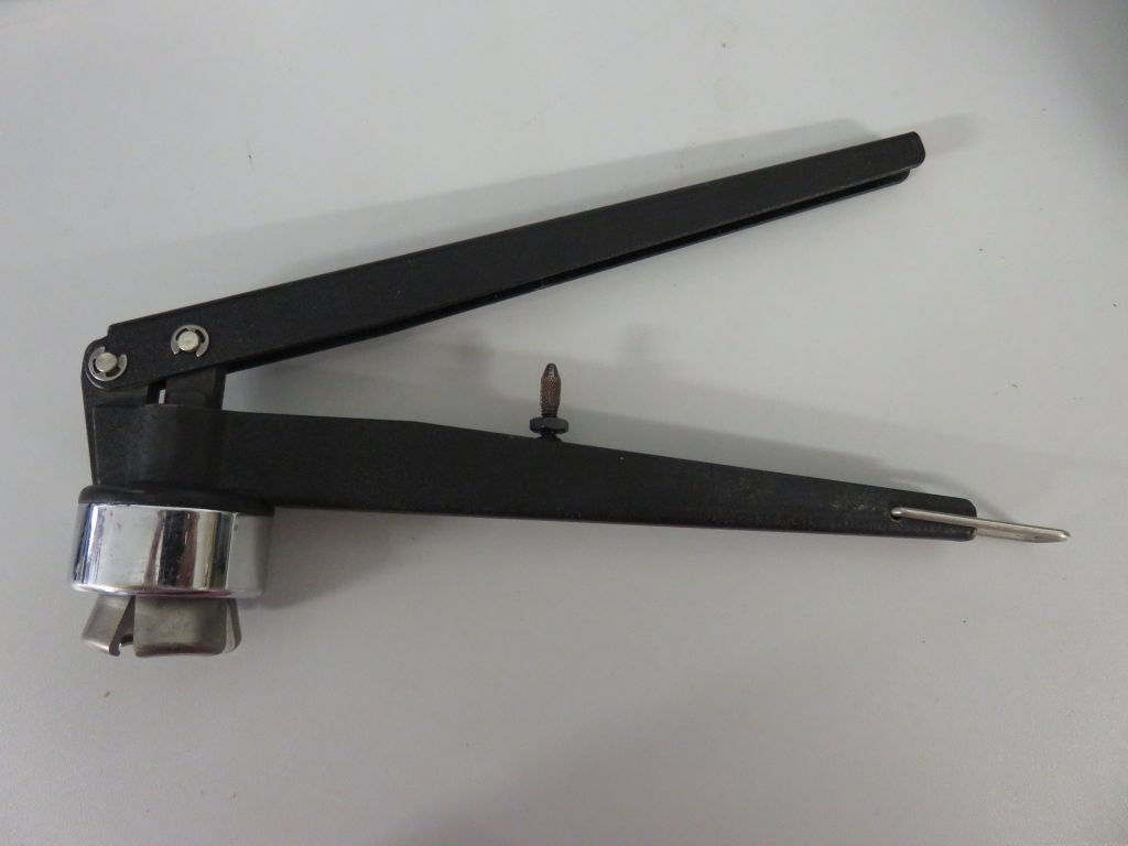 VWR Crimper for 20 mm aluminium caps