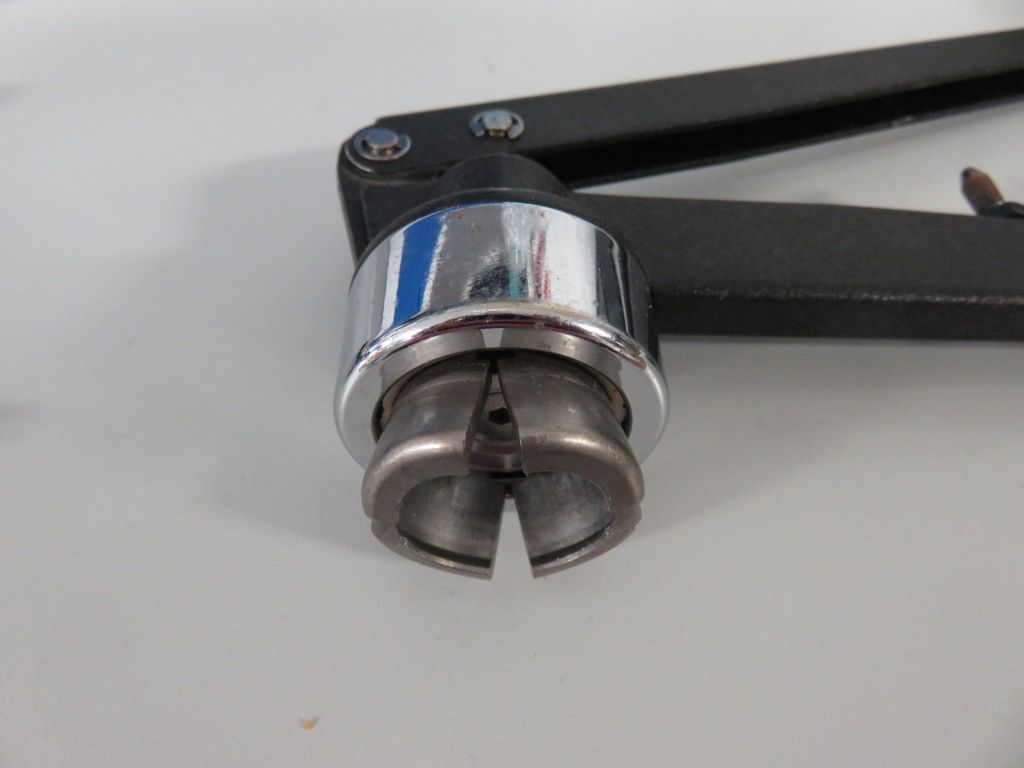 VWR Crimper for 20 mm aluminium caps