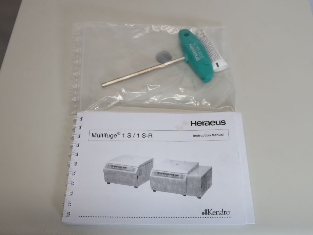 Heraeus Multifuge 1S with MP 3300 microtiter plate rotor