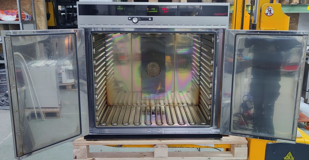 Memmert UFE 600, 265L, 7 shelves