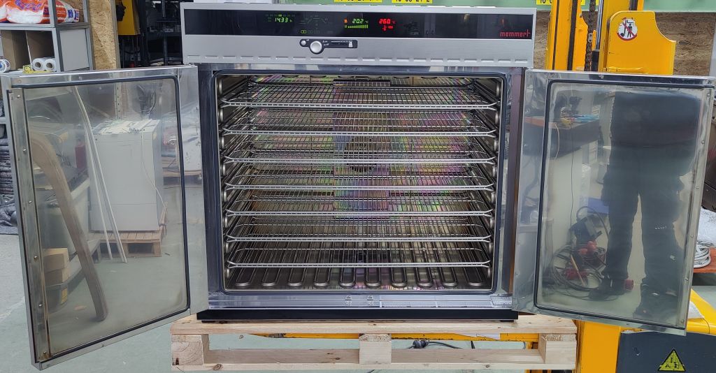 Memmert UFE 600, 265L, 7 shelves